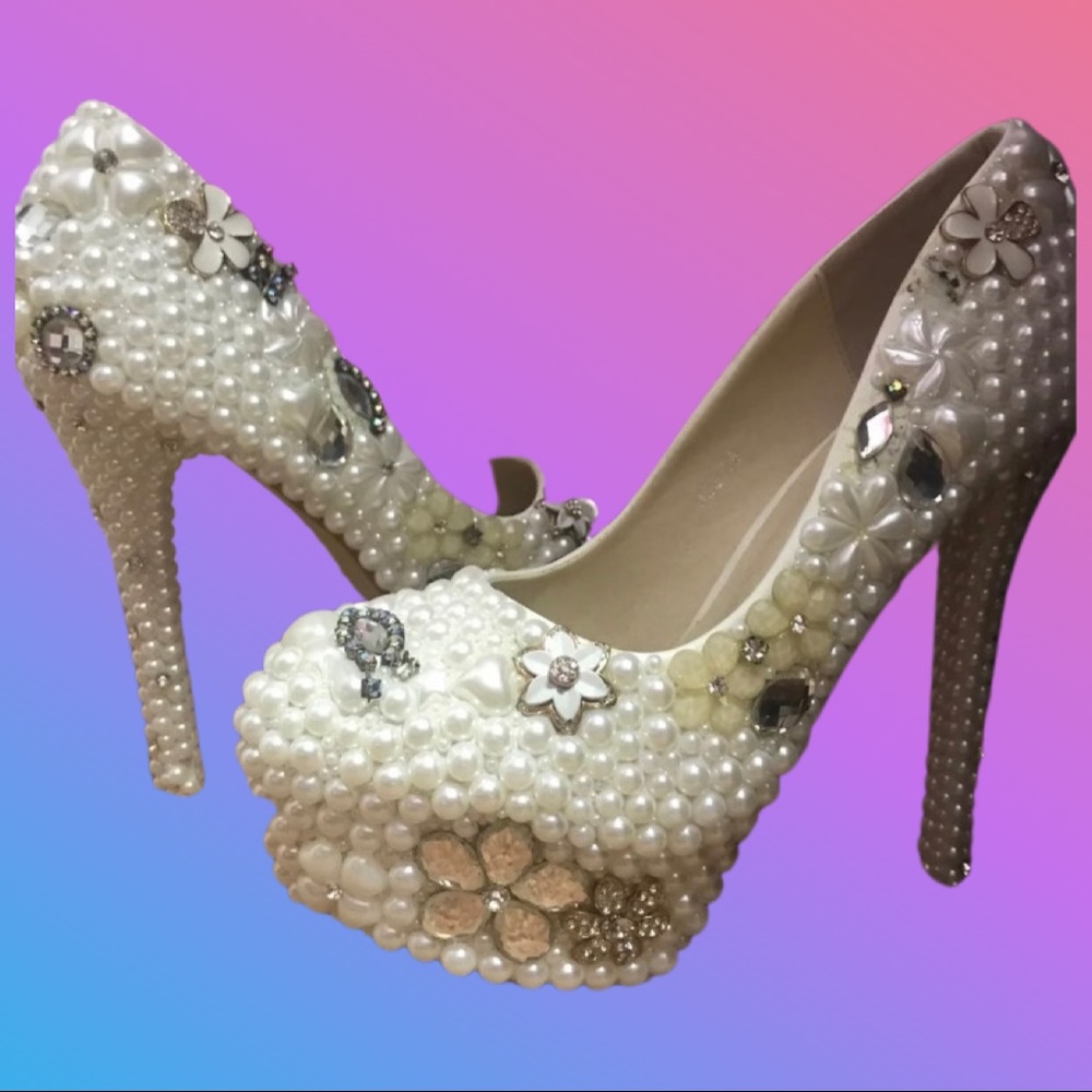 Boutique pearl shoes; size 7